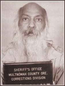 Foto de arquivo da prisão de Osho nos EUA